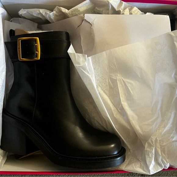 Vince Camuto, boots, never worn , in original box. Brand new - Picture 3 of 5